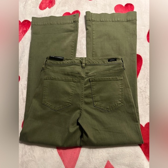 NEW Liverpool Los Angeles
Hannah Mid Rise Flare Leg Jeans in Spanish Olive - Picture 8 of 16